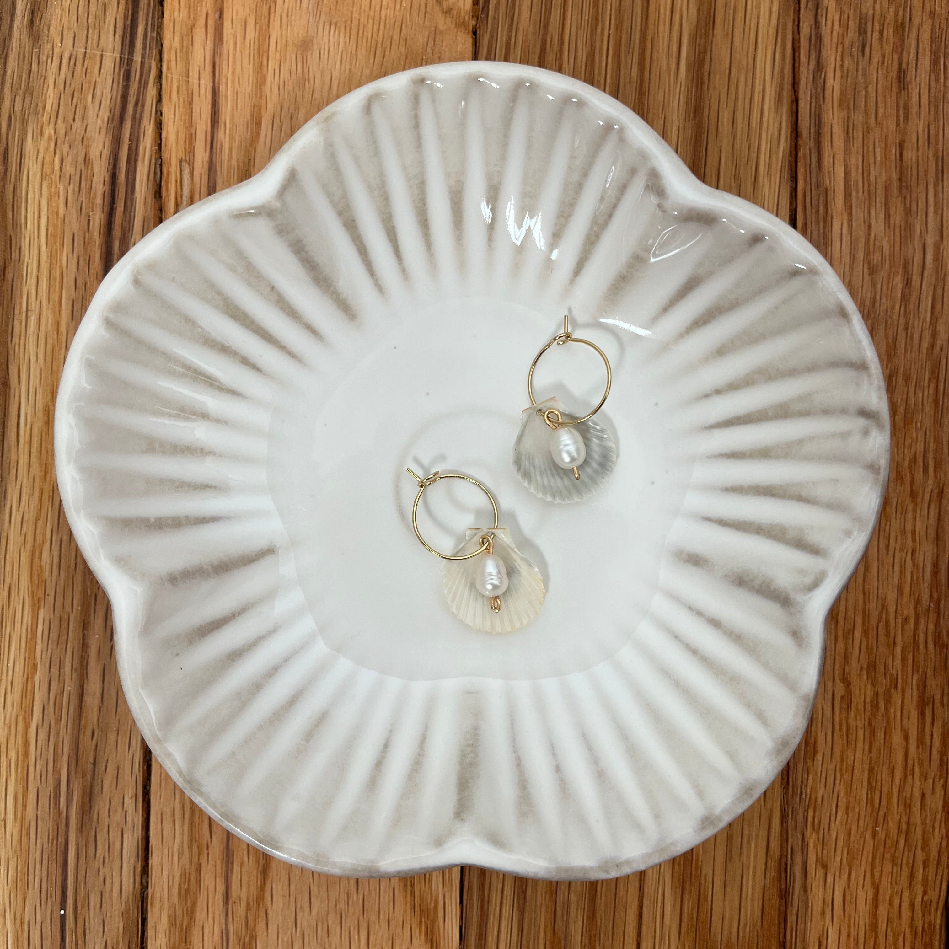 Hold my Pearls - Dainty Hoop Earrings